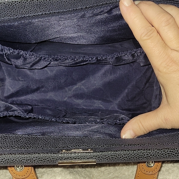 Black and Tan Satchel with Structured Shape and Sturdy Material - Picture 5 of 12